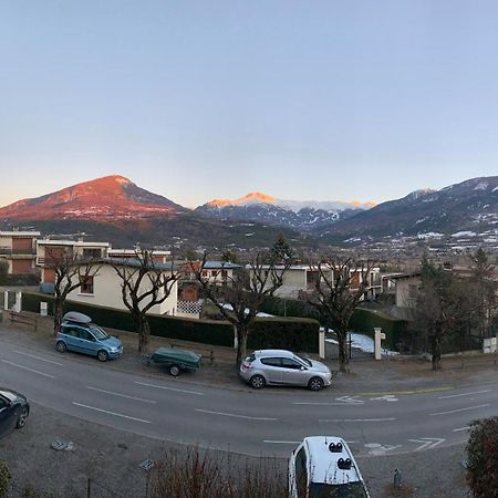 Appartement agréable à deux pas du plan d'eau Embrun Extérieur photo